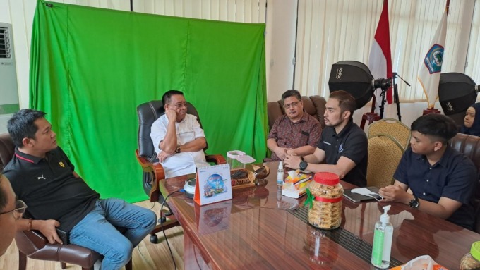 Wali Kota Bitung Maurits Mantiri melakukan pertemuan dengan komunitas Milenial Sulut Go Ekspor. (Istimewa)
