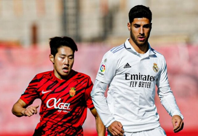 Pertandingan Real Madrid vs Mallorca di Estadi Mallorca Son Moix tadi malam (5/2) WIB. (JAIME REINA/AFP )