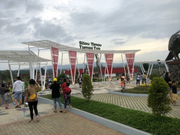 Bendungan Kuwil-Kawangkoan dipadati kunjugan wisatawan dari berbagai daerah setiap harinya, terutama di akhir pekan, pengunjung membludak hingga ribuan orang.