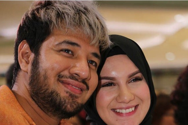 Ammar Zoni dan Irish Bella dalam satu kesempatan beberapa waktu lalu. (Imam Husein/Jawa Pos)