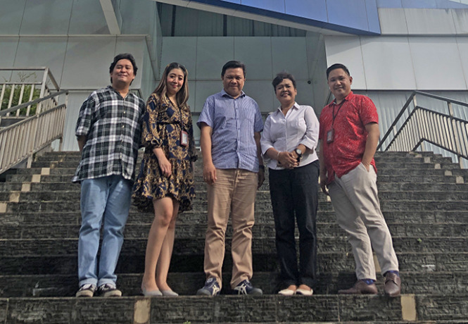 Dari kanan: Asst Sales Manager Yama Resort Jimmy Sigar, General Manager Yama Resort Erny Sulistyowati, Pemimpin Redaksi Manado Post Tommy Waworundeng, Executive Sales & Marketing Tesalonika Lantang dan Kenjiro (Manado Post Online) (Dok.MP)