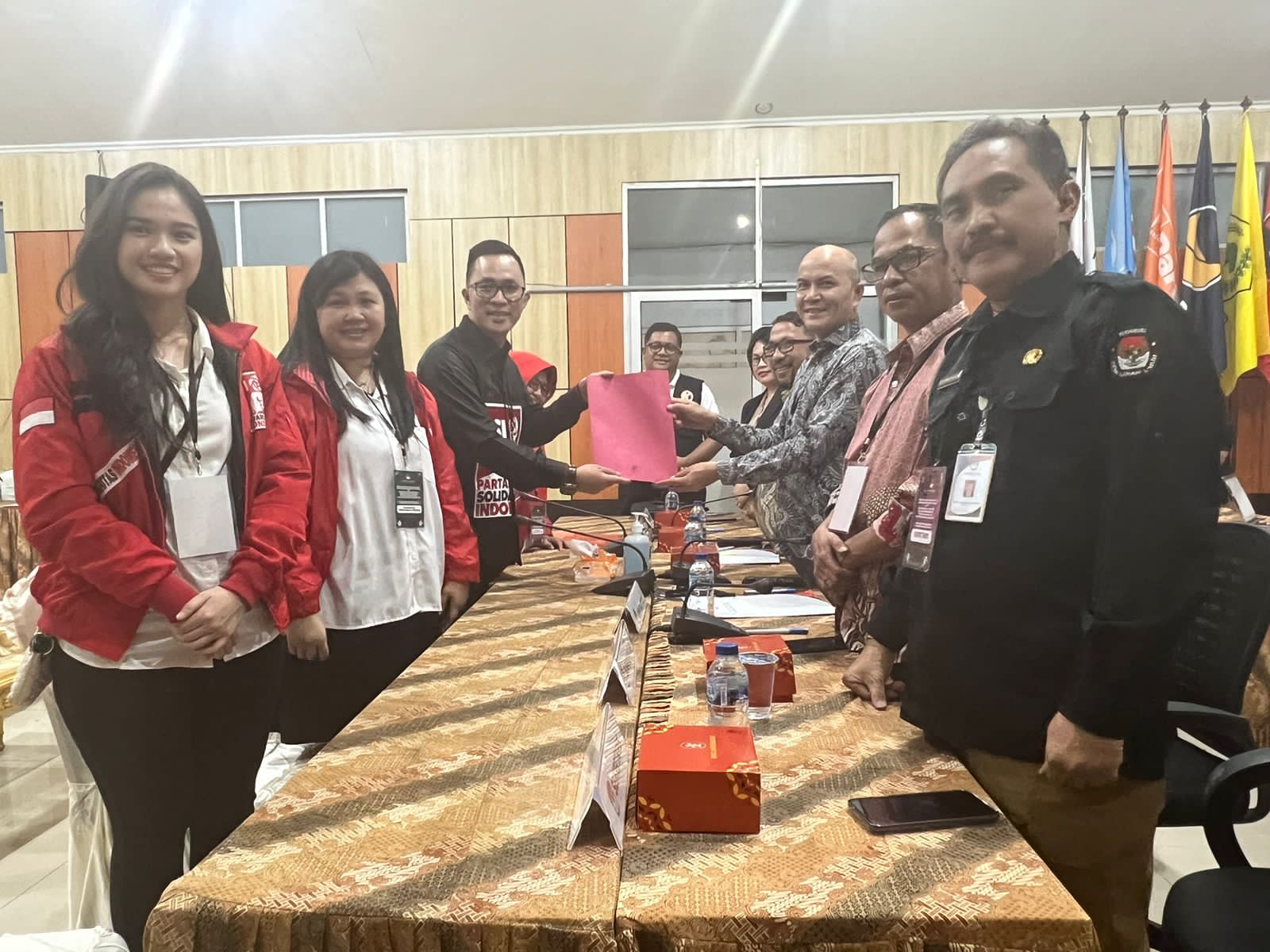 PSI Sulut ketika mendaftarkan bakal caleg di KPU, Minggu (14/5).