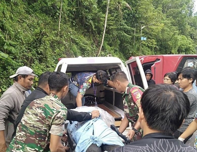 Korban lakalantas dievakuasi ke RS. (FB)