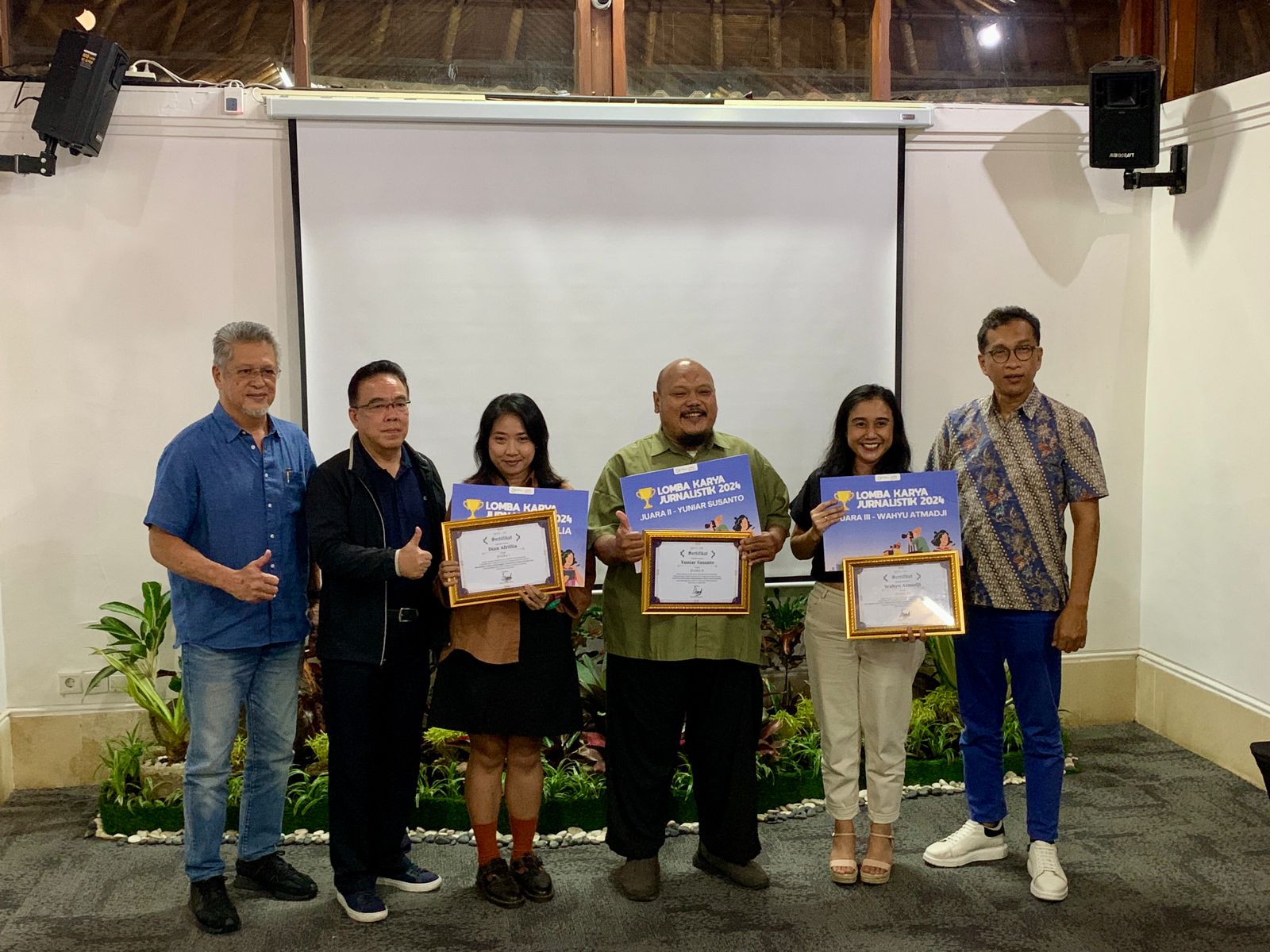 Manajemen PT Sentul City bersama anak perusahaan PT Sukaputra Graha Cemerlang (SGC) yang mengelola cluster baru Spring Valley dan argenia Sport Club  sebagai hunian baru di Sentul, Sabtu (27/4).