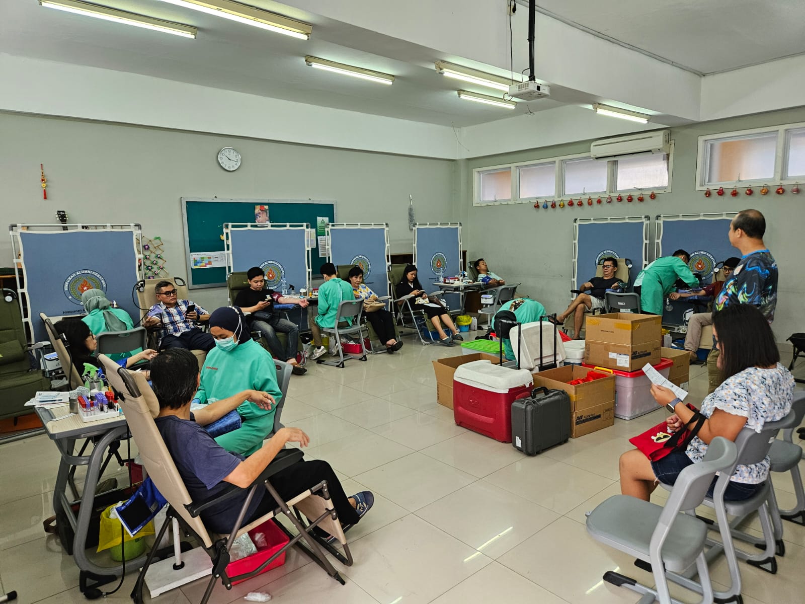 Suasana donor darah yang diselenggarakan Himpunan Alumni Kesatuan Bogor.