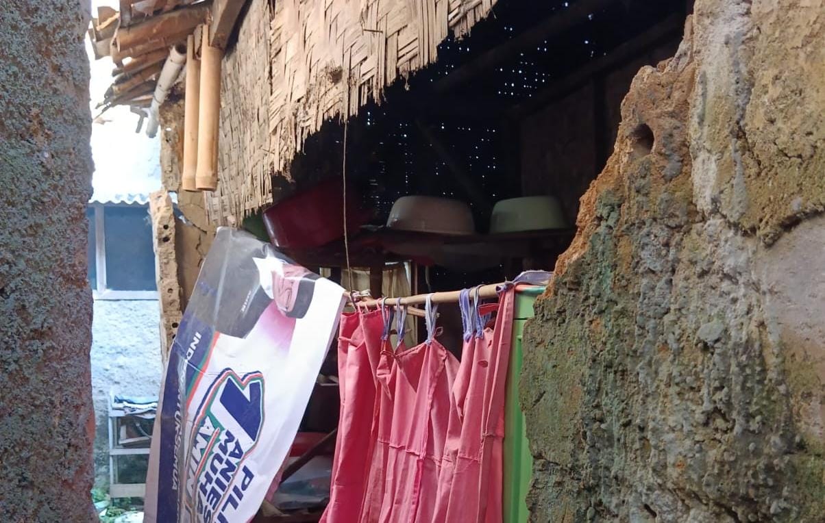 Kondisi rumah warga di Caringin, Kabupaten Bogor yang rusak akibat gempa Garut Sabtu (27/4/2024) malam.