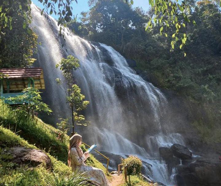 Curug Cikondang yang terletak di Situs Gunung Padang, tepatnya berada di Desa Sukadana, Kabupaten Cianjur, Jawa Barat.