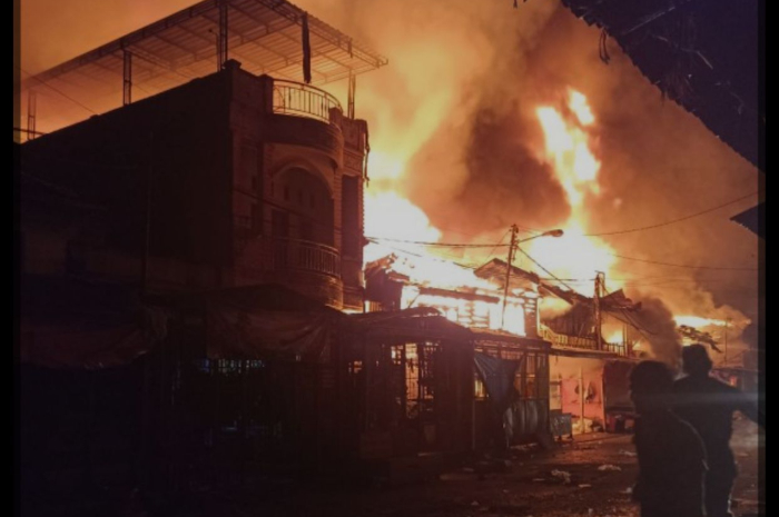 Kebakaran dekat Pasar Dramaga,  Kampung Manggis RT 01/04, Desa Dramaga, Kecamatan Dramaga, Kabupaten Bogor Minggu (28/4/2024) malam.