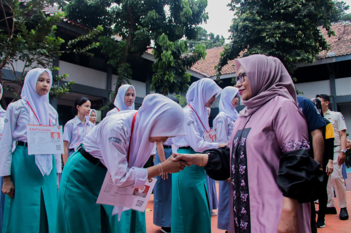 Sekda Syarifah Sofiah saat menutup pelaksanaan seleksi Pasukan Paskibraka, di SMPN 5 Kota Bogor, baru-baru ini.
