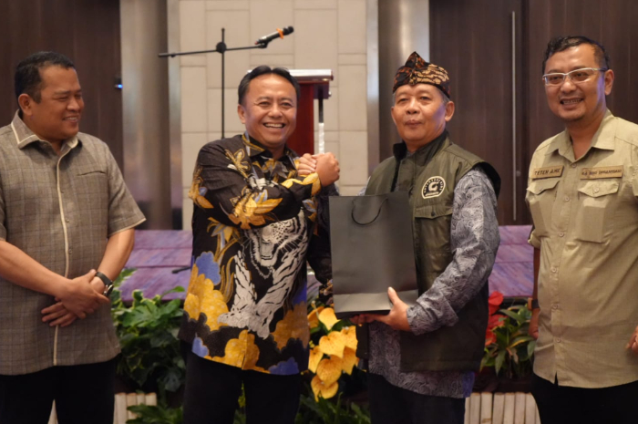 Sekda Kabupaten Bogor, Burhanudin saat mengikuti Halal Bihalal Forsesdasi Komisariat Wilayah Provinsi Jawa Barat, di Ballroom Mercure Hotels, Kabupaten Karawang, Minggu (28/4/2024).