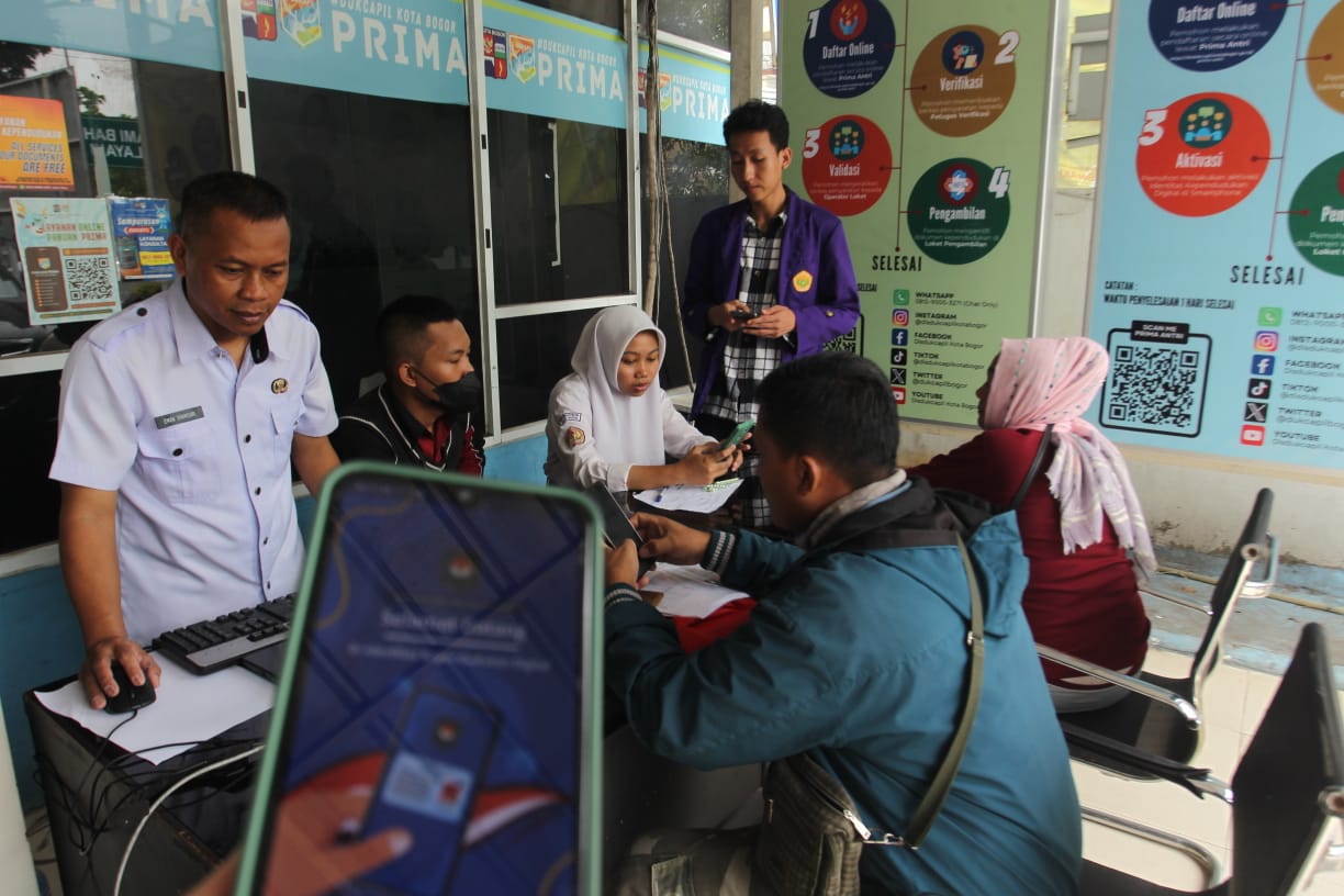 Ilustrasi pelayanan Disdukcapil Kota Bogor bernama Prima Antri. Saat ini banyak warga DKI Jakarta yang mengurus pindah KTP ke Kota Bogor