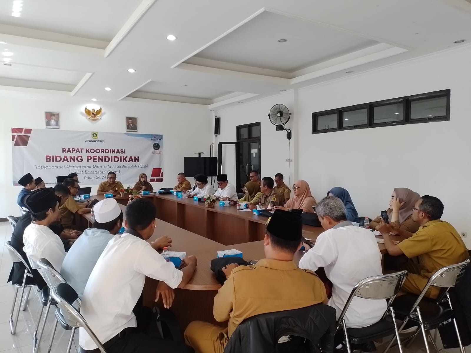 Pemerintah Kecamatan Cijeruk kumpulkan semua stakeholder bahas soal angka RLS yang rendah.