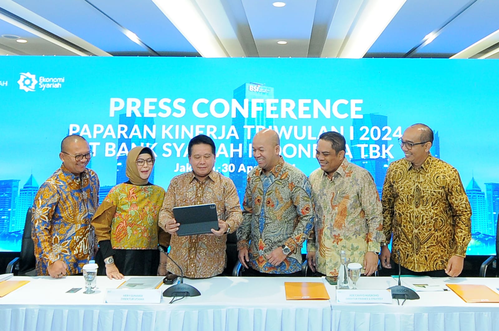 Penyampaian kinerja triwulan I tahun 2024 PT Bank Syariah Indonesia Tbk di Kantor Pusat BSI Gedung The Tower, Selasa (30/04).