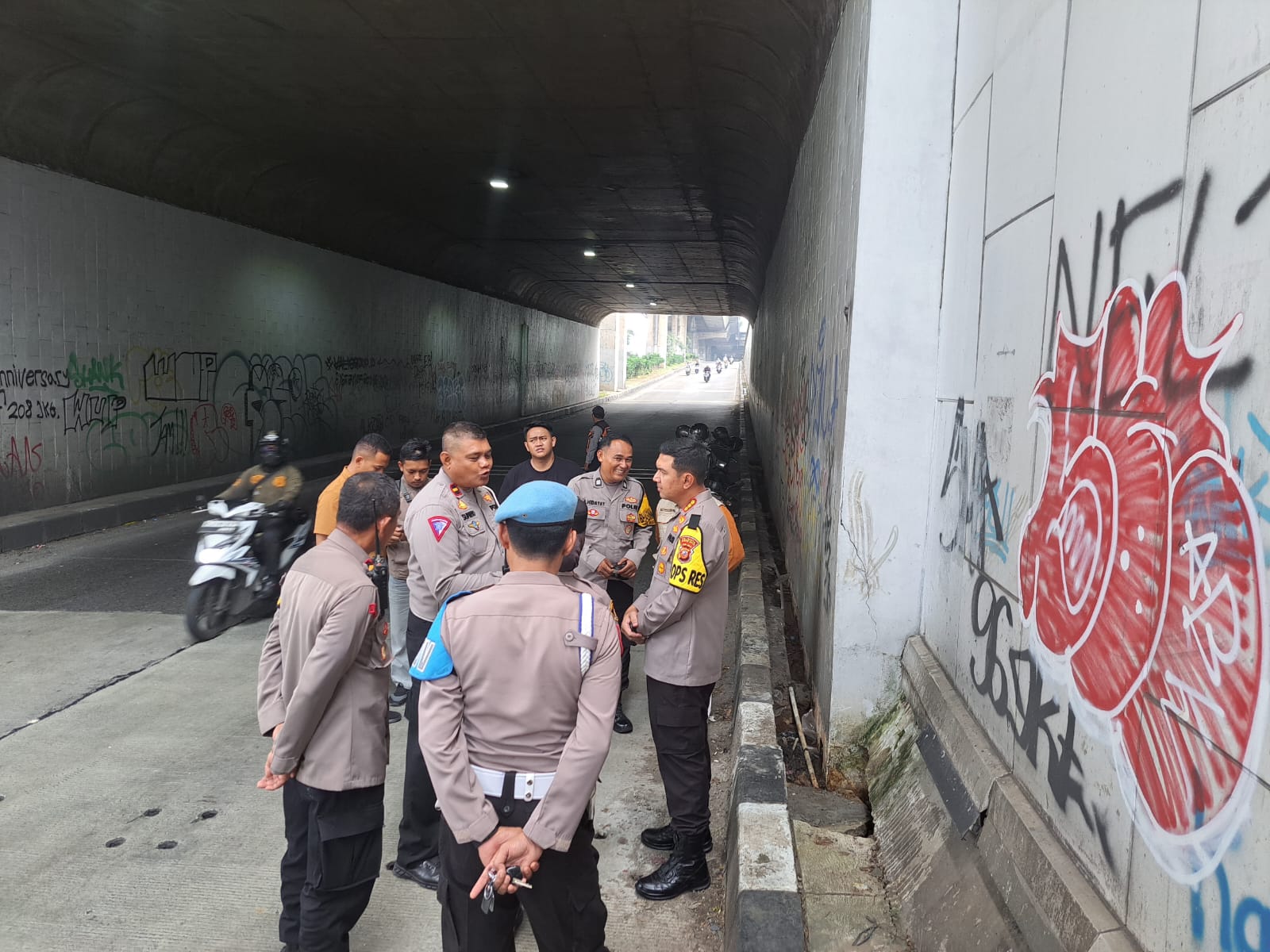 Kapolresta Bogor Kota, Kombes Pol Bismo Teguh Prakoso langsung terjun dan melakukan peninjauan bersama jajaran Polsek Tanah Sareal dan Kelurahan Kedungbadak, ke Underpass Sholis  Selasa (30/4/2024)
