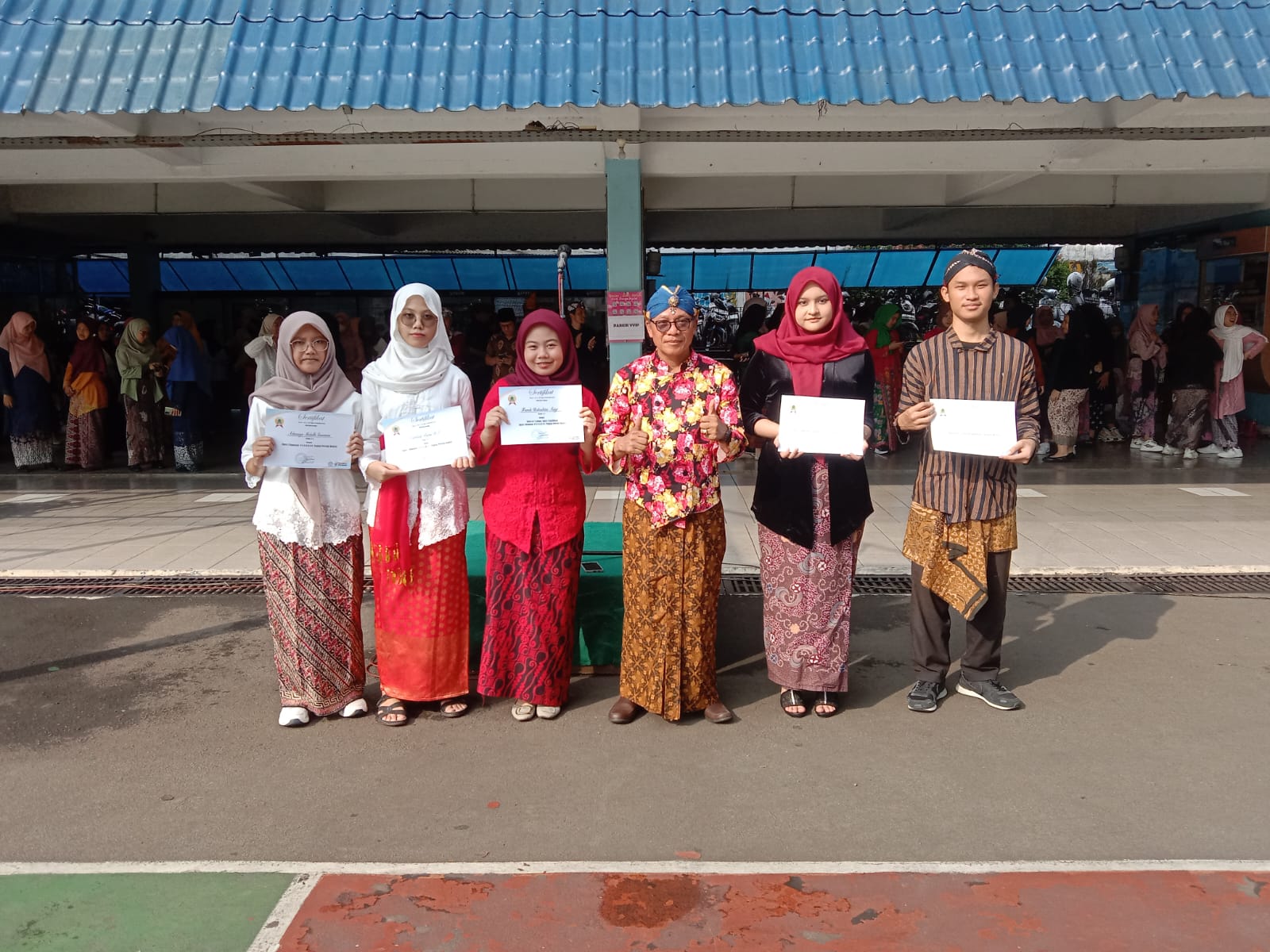 Perayaan Hari Pendidikan Nasional (Hardiknas) di SMA Plus YPHB berlangsung meriah.