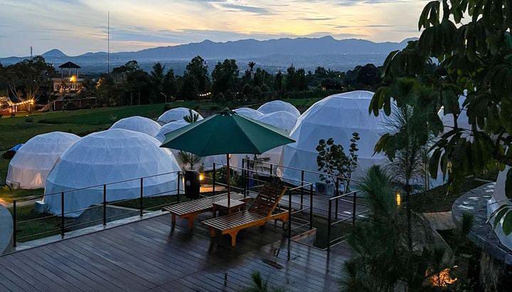 Lenirra Villa dan Resto yang berada di Desa Cijeruk, Kecamatan Cijeruk, Kabupaten Bogor.