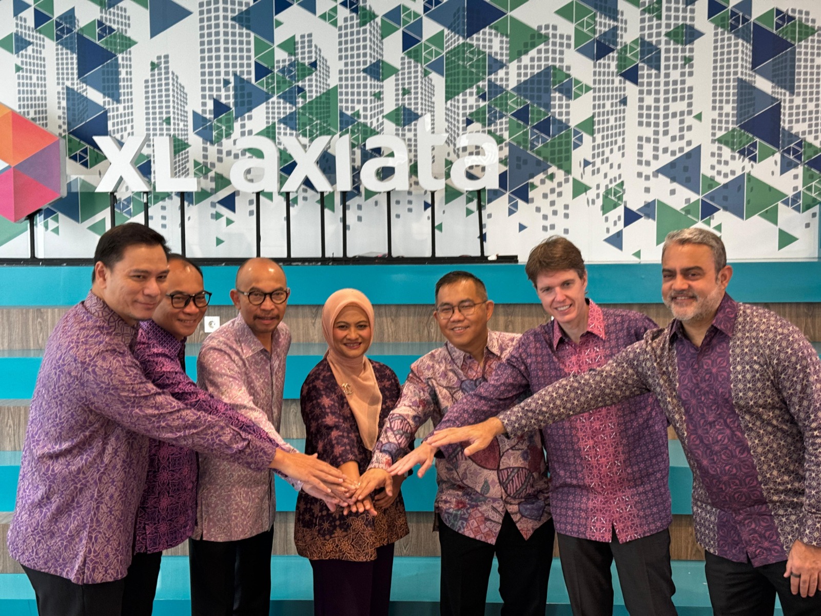 Para direksi dan komisaris XL Axiata dalam acara RUPS Tahunan 2024 PT XL Axiata Tbk di Jakarta, Jumat (3/5).
