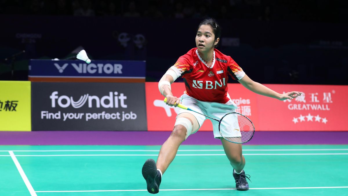 Tunggal putri Indonesia, Ester Nurumi Tri Wardoyo kalah dari  He Bing Jiao yang membawa China meraih juara  Piala Uber 2024. (PBSI)