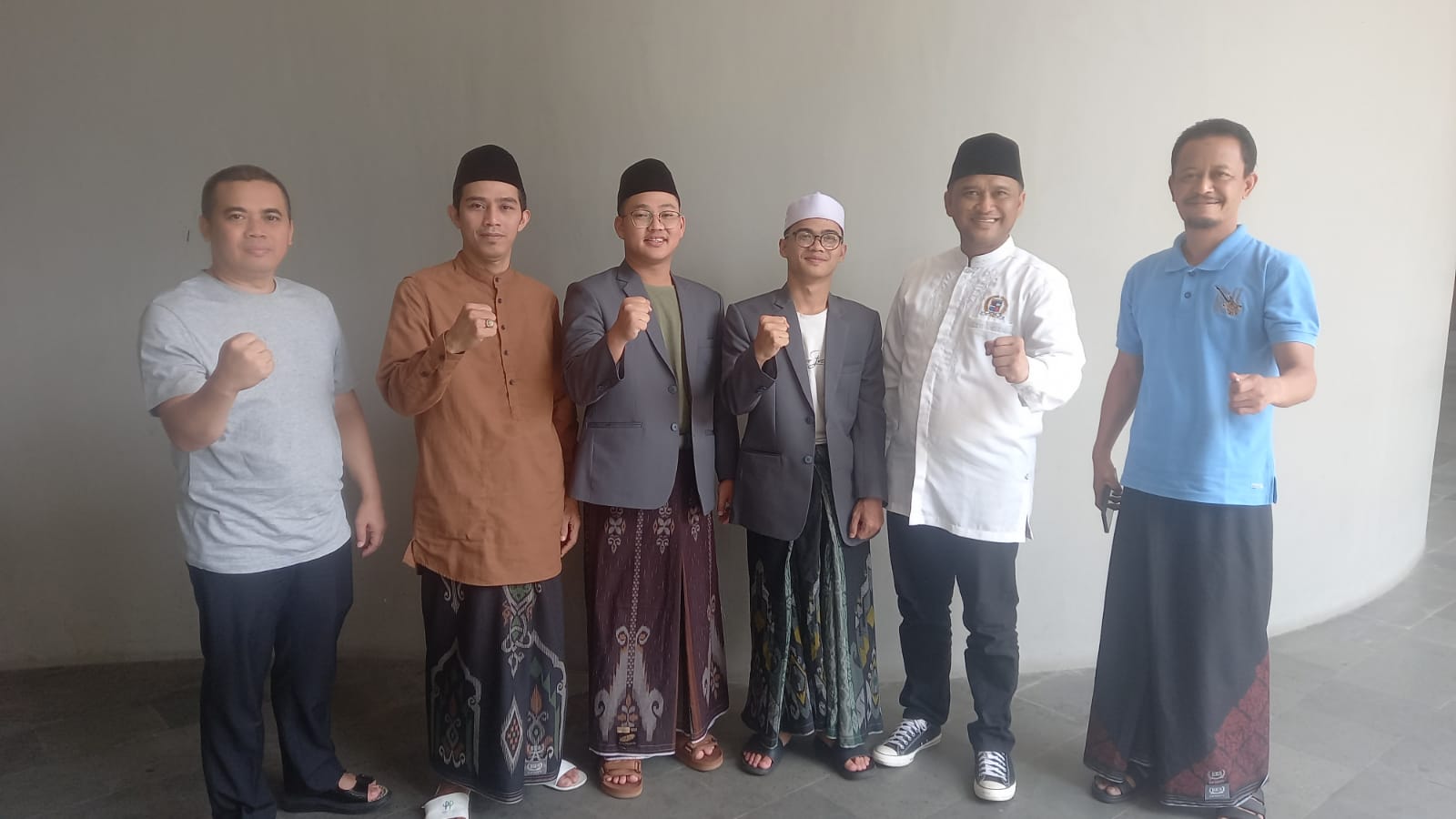 Ketua Komisi IV DPRD Kota Bogor, Akhmad Saeful Bakhri saat meninjau base camp kontingen Kota Bogor di Hotel Primebiz Kabupaten Bekasi.
