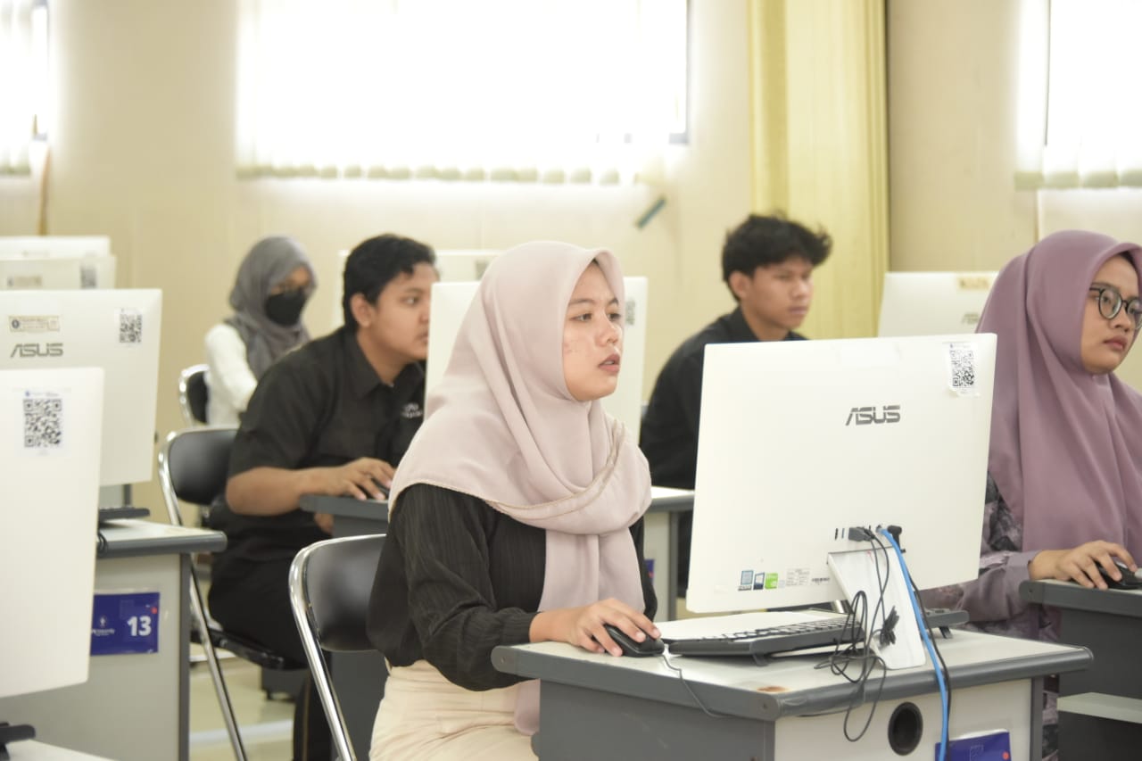 Tes UTBK di kampus IPB University Dramaga Bogor Selasa (7/5/2024).