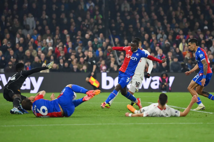 Aksi pemain Crystal Palace saat menjebol gawang Manchester United di Stadion Selhurst Park, London, Selasa (7/5/2024) dini hari WIB.