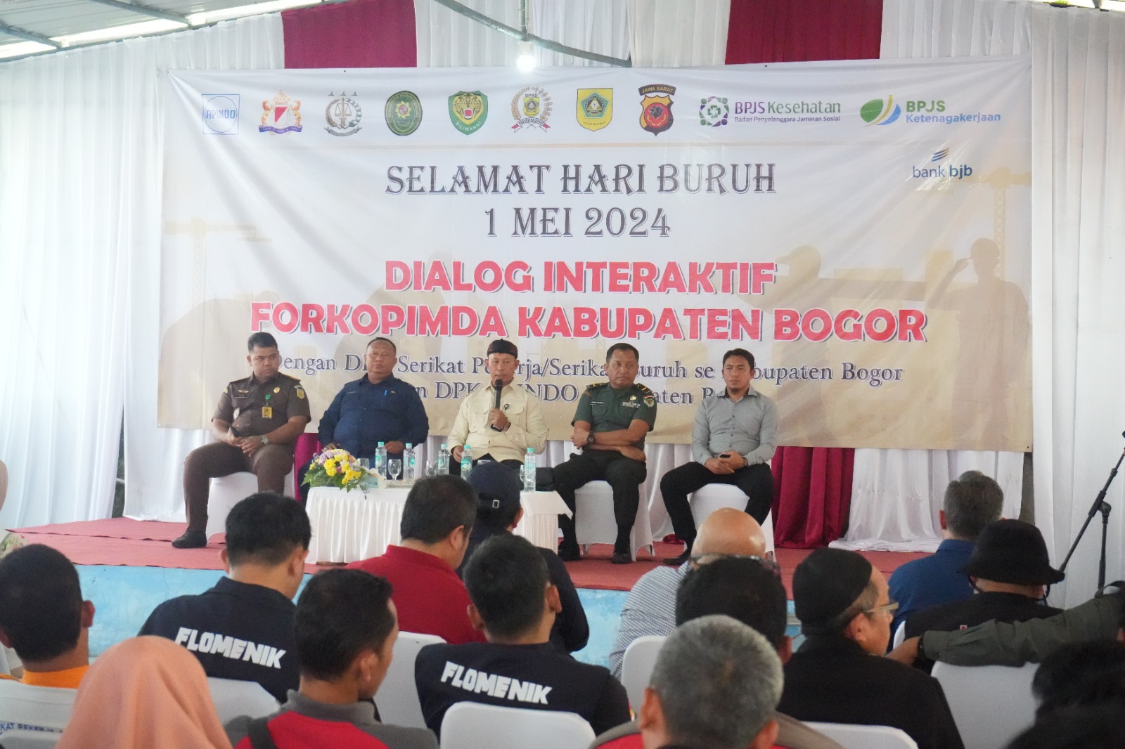 Dialog bersama serikat buruh dalam rangka Hari Buruh se-Dunia tingkat Kabupaten Bogor di Fishing Valley, Sukaraja, Selasa (7/5/2024).