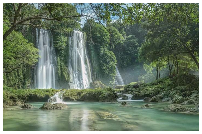Curug Cikaso, yang terletak di Jalan Raya Cikaso, Kampung Ciniti, Desa Cibitung, Kecamatan Surade, Kabupaten Sukabumi, Jawa Barat.