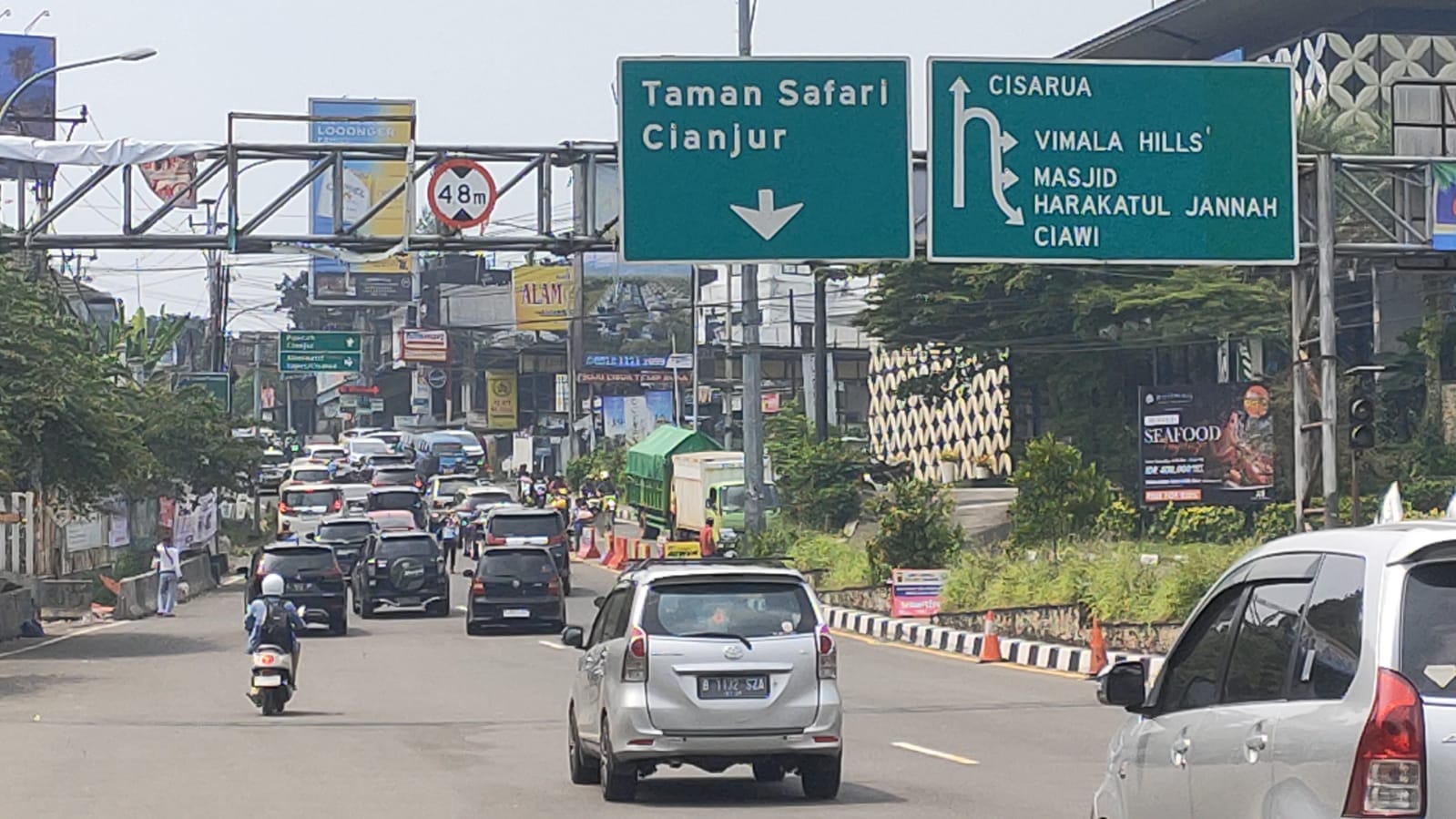 Kondisi lalu lintas di Simpang Gadog menuju kawasan Puncak Bogor, Kamis (9/5/2024) pagi.