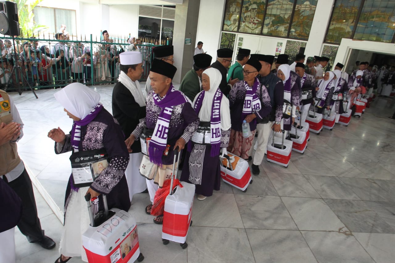 Pelepasan jamaah haji asal Kabupaten Bogor, Minggu (12/5/2024).