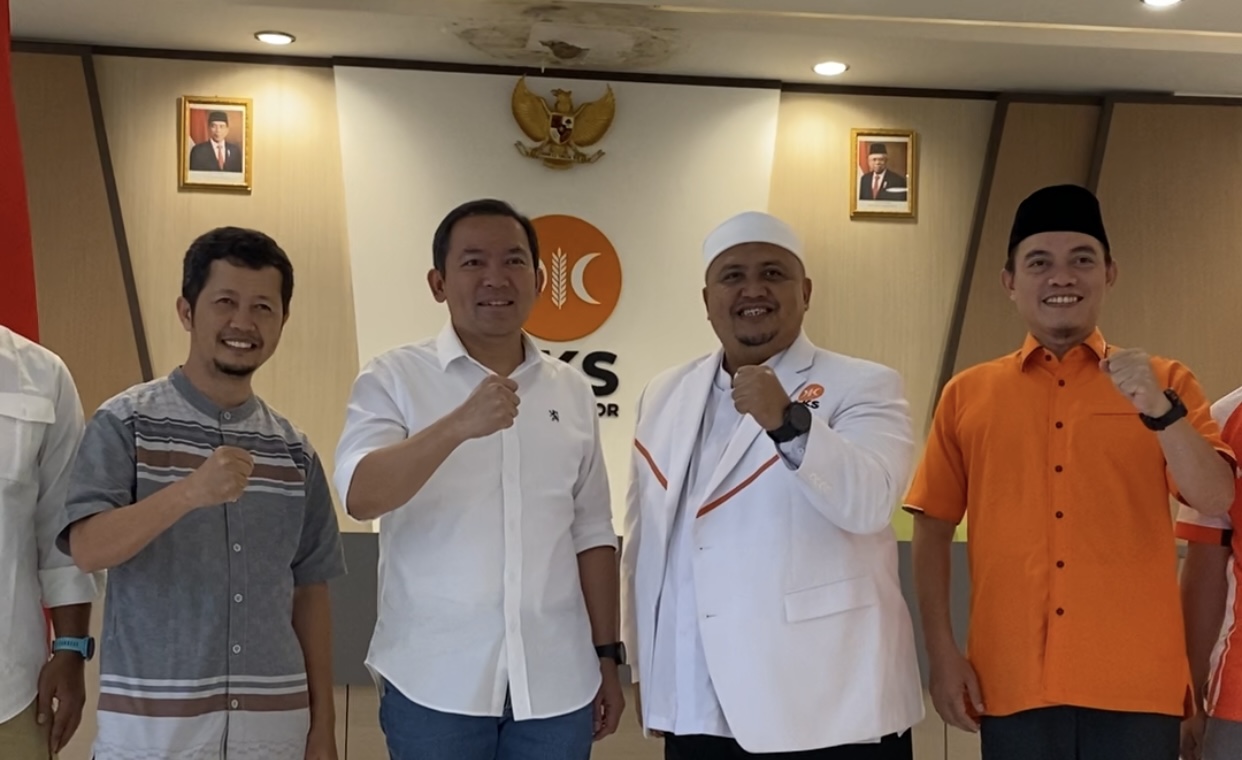 Dokter Rayendra bersilaturahmi dengan Ketua DPD Partai PKS Kota Bogor, untuk bersilaturahmi jelang Pilkada 2024 mendatang.