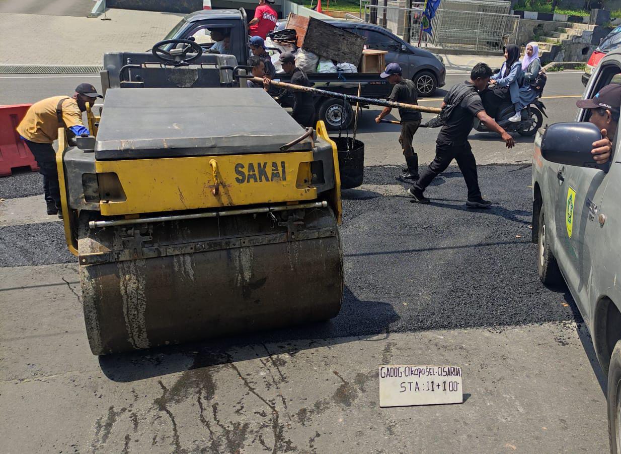 Jalan Alternatif Kawasan Puncak Bogor Rusak, UPT Lakukan Pemeliharaan 3 Titik Ini