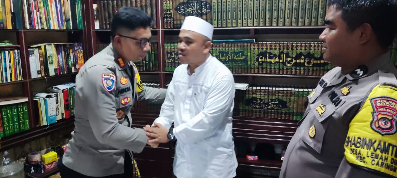 Kapolsek Caringin Bogor mengunjungi tokoh agama setempat