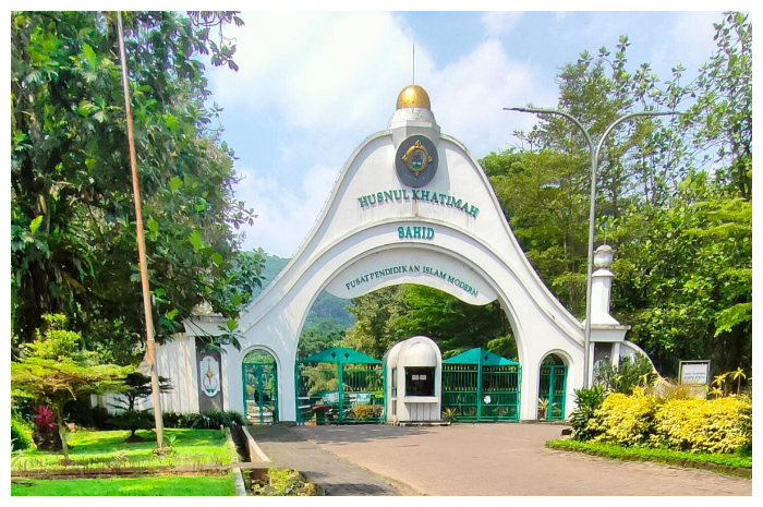 Pintu gerbang Ponpes Modern Sahid di Kecamatan Pamijahan, Kabupaten Bogor.