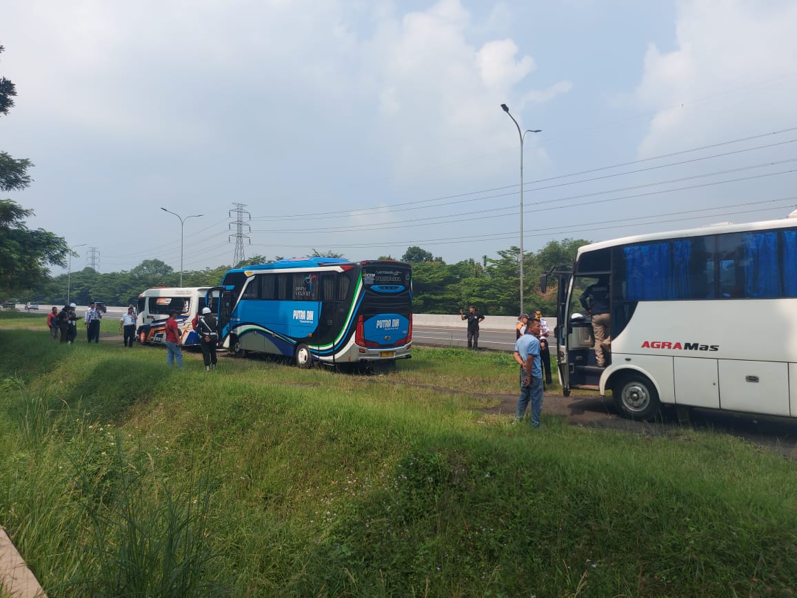 Petugas Gabungan Periksa Kendaraan Wisata di Jalur Puncak Bogor, Imbas Kecelakaan Maut di Subang, Ini Hasilnya