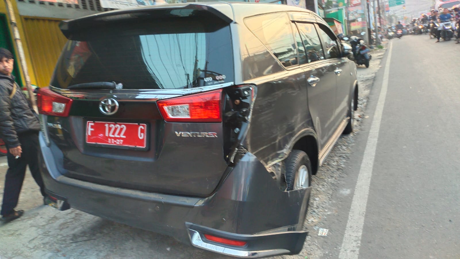 Kondisi salah satu kendaraan yang terli kecelakaan beruntun di Jalan Raya Ciampea. Desa Bojong Rangkas, Kecamatan Ciampea, Kabupaten Bogor pada Rabu (15/5/2024)  pukul 14.00 WIB.
