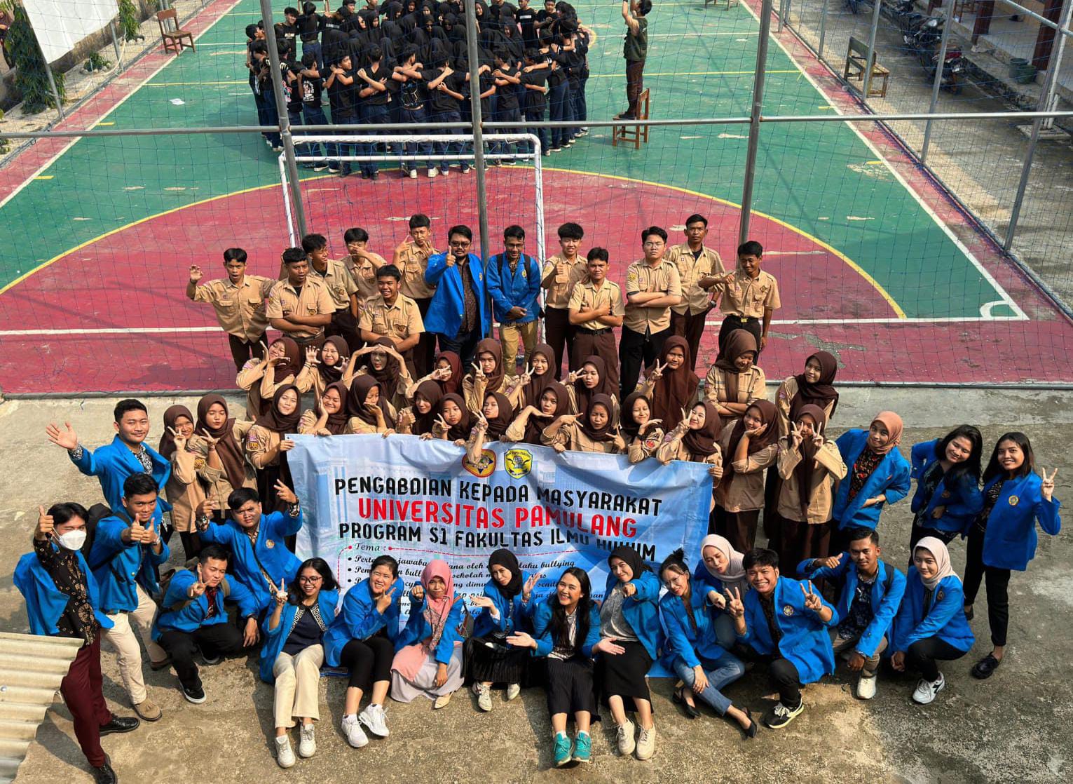 Mahasiswa Fakultas Hukum Unpam Tanggerang, mengadakan sosialisasi pencegahan bullying di di SMK Yapia Parung, Bogor Kamis (16/5/2024).