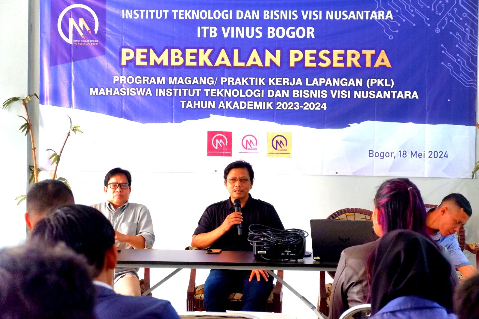 ITB Vinus Bogor melepas mahasiswa magang.