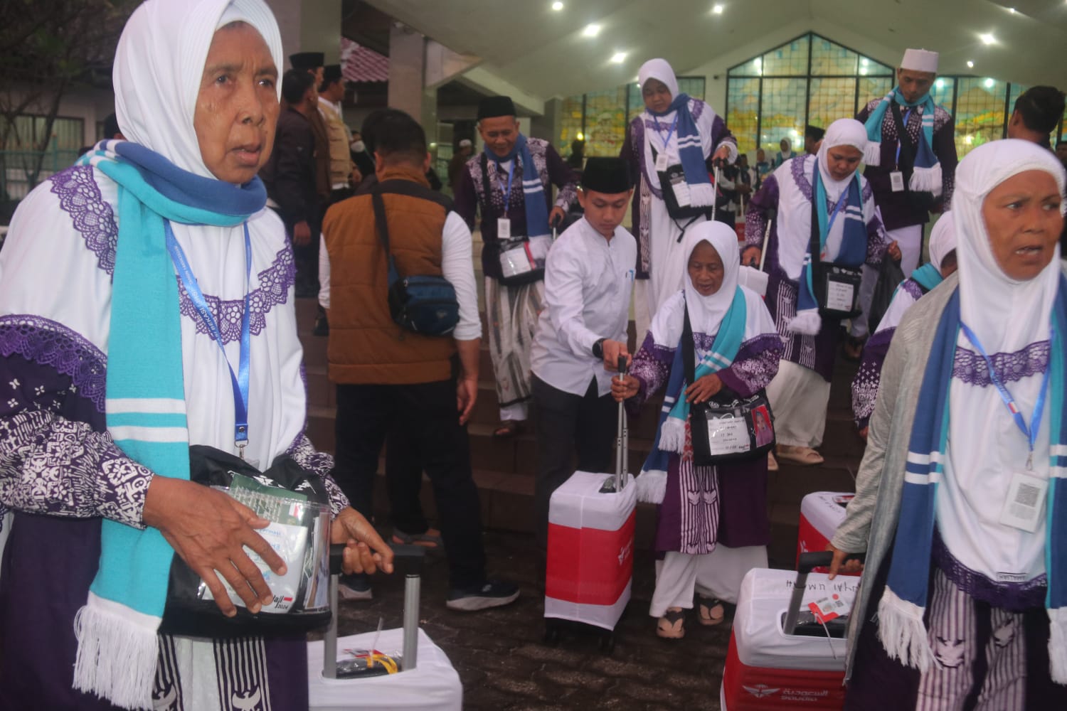 Pemkab Bogor melepas keberangkatan jamaah haji kloter 17 JKS, di Gedung Tegar Beriman, Kecamatan Cibinong, Minggu (19/5/2024).
