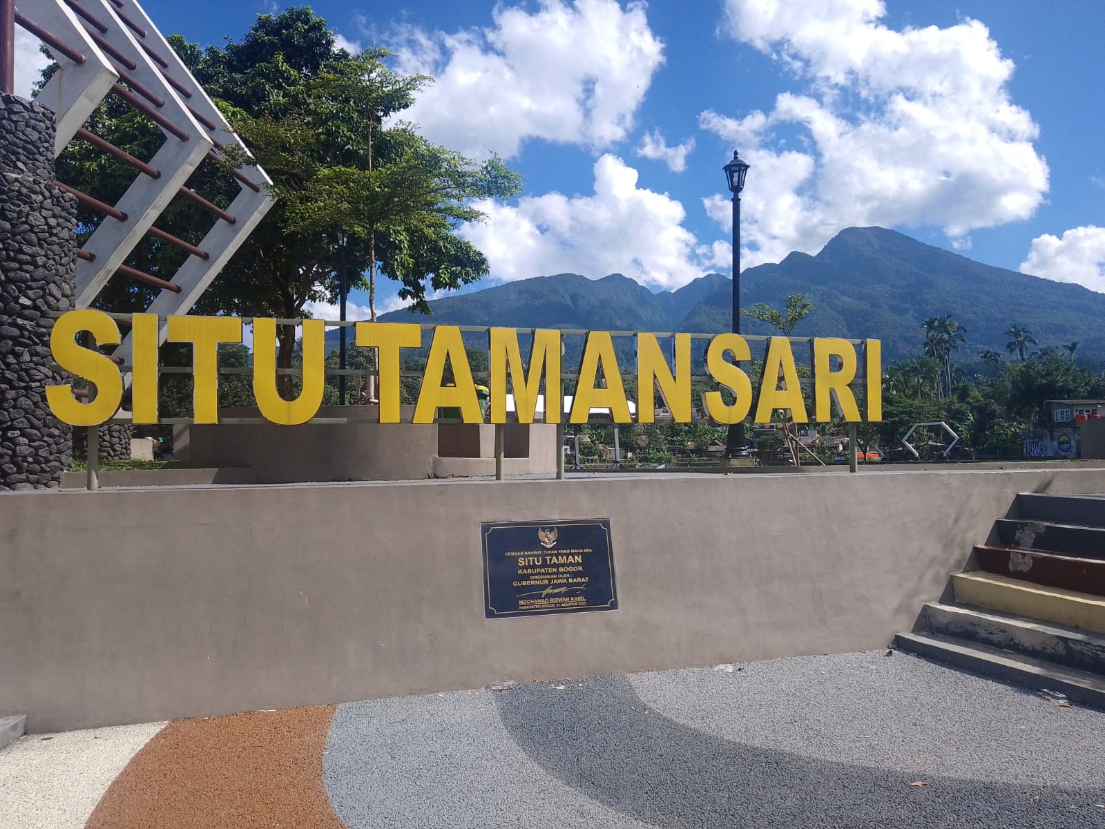 Situ Tamansari, salah satu tempat wisata favorit di Kecamatan Tamansari, Kabupaten Bogor.