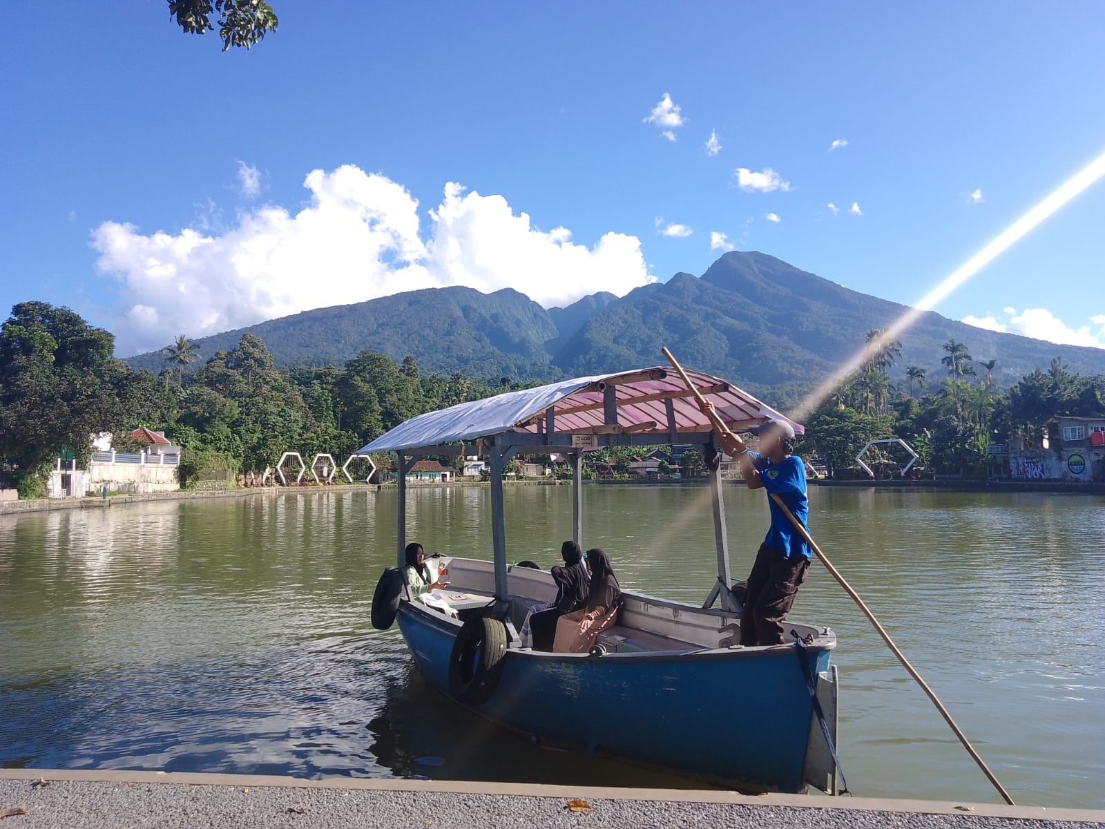 Salah satu destinasi wisata alam yang ada di Kecamatan Tamansari, Kabupaten Bogor.