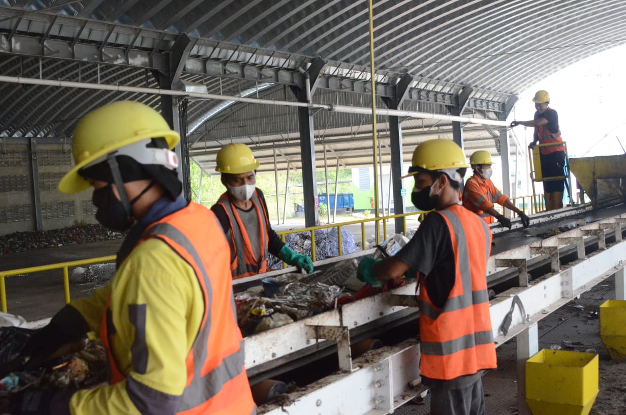 Proses uji coba TPPAS Lulut Nambo, Kabupaten Bogor.