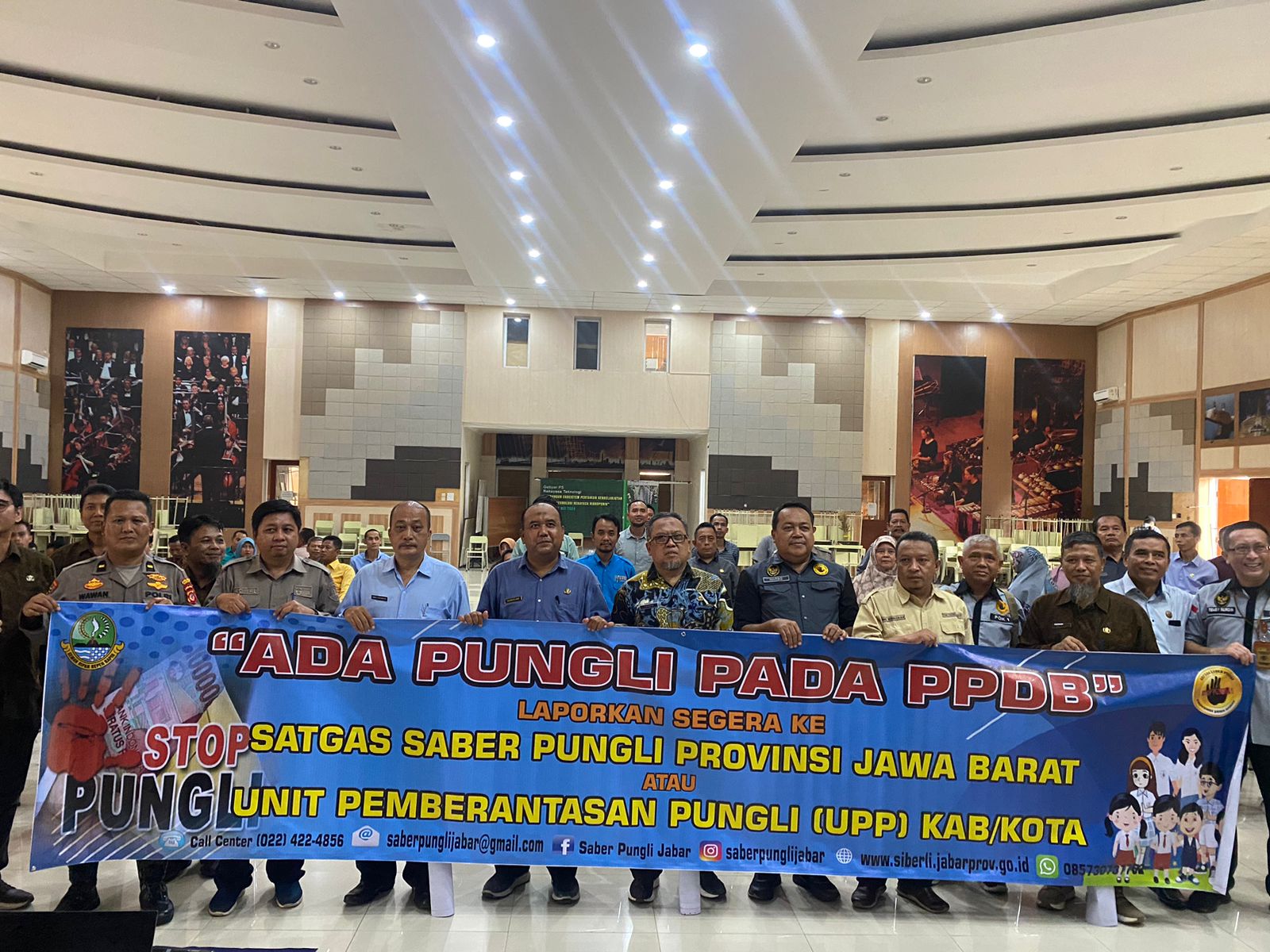 Satgas Siber Pungli Jabar saat mengumpulkan Kepala SMK/SMA se-Kabupaten Bogor di SMKN 2 Cibinong, Selasa (21/5/2024).