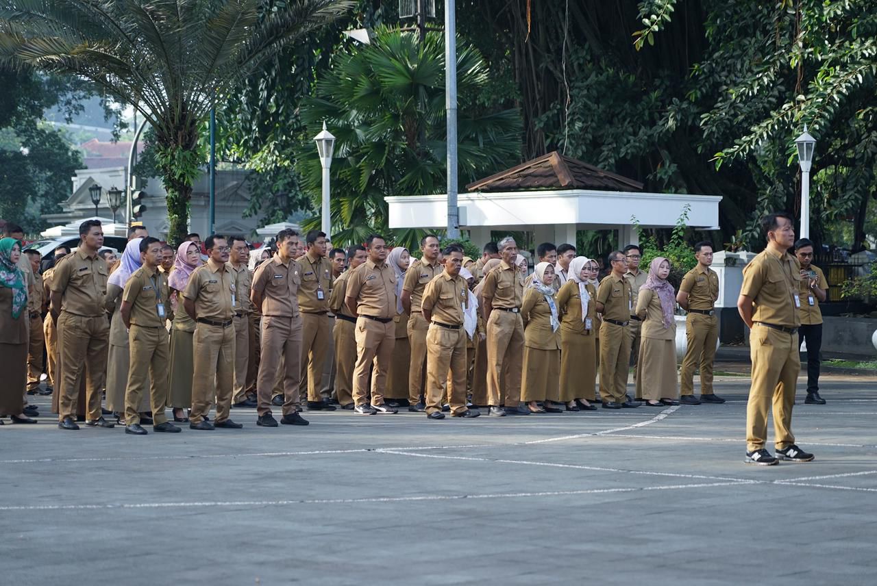 Apel di Plaza Balai Kota Bogor, Senin (13/5/2025) pagi. Pemkot Bogor mengeluarkan surat edaran tentang netralitas ASN dan pegawai BUMD.