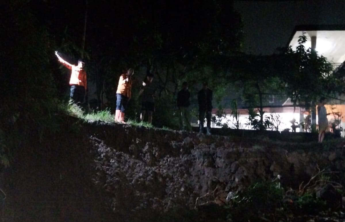 Bencana lonsor di Kampung Lengis Kidul, Desa Warung Menteng, Kecamatan Cijeruk, Kabupaten Bogor, pada Rabu (22/5/2024).