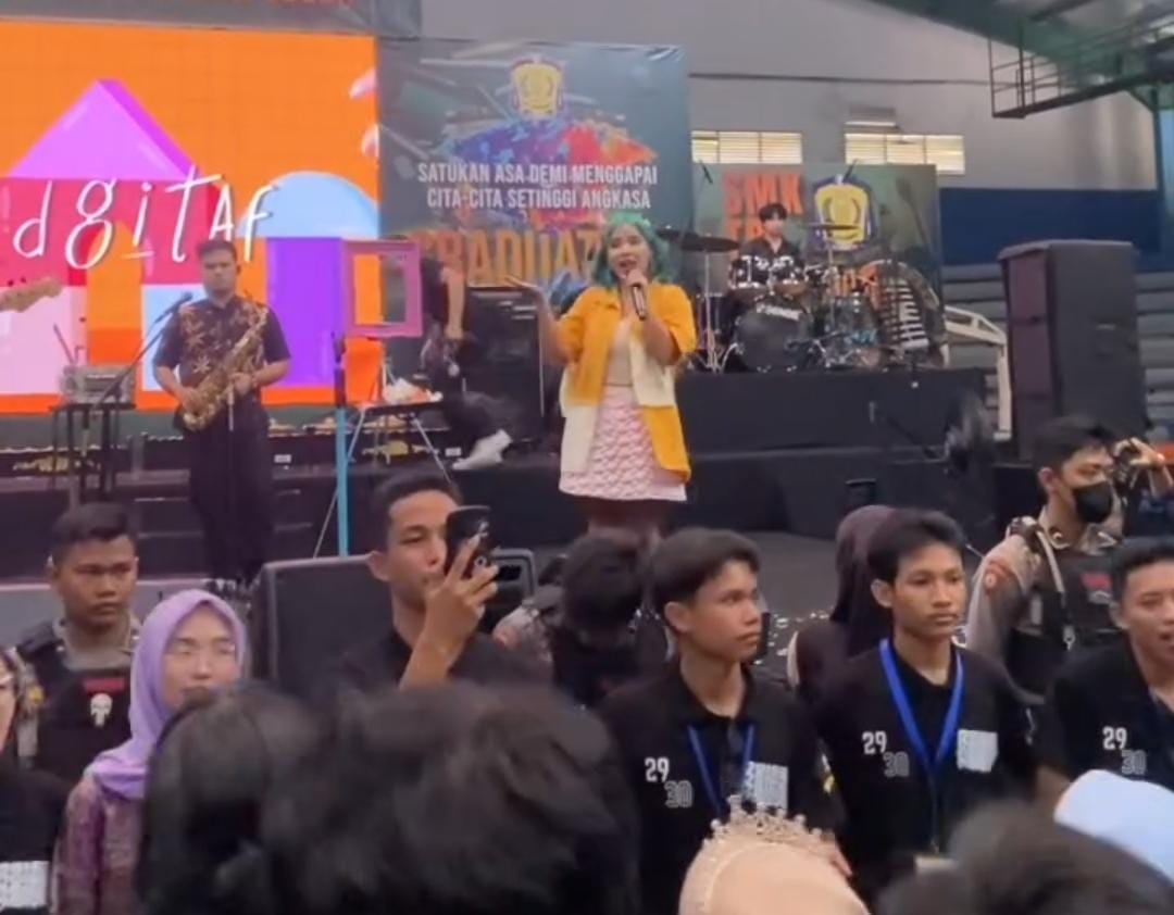 Penampilan Idgitaf di pelepasan siswa kelas 12 SMK Tridharma 2 Bogor.