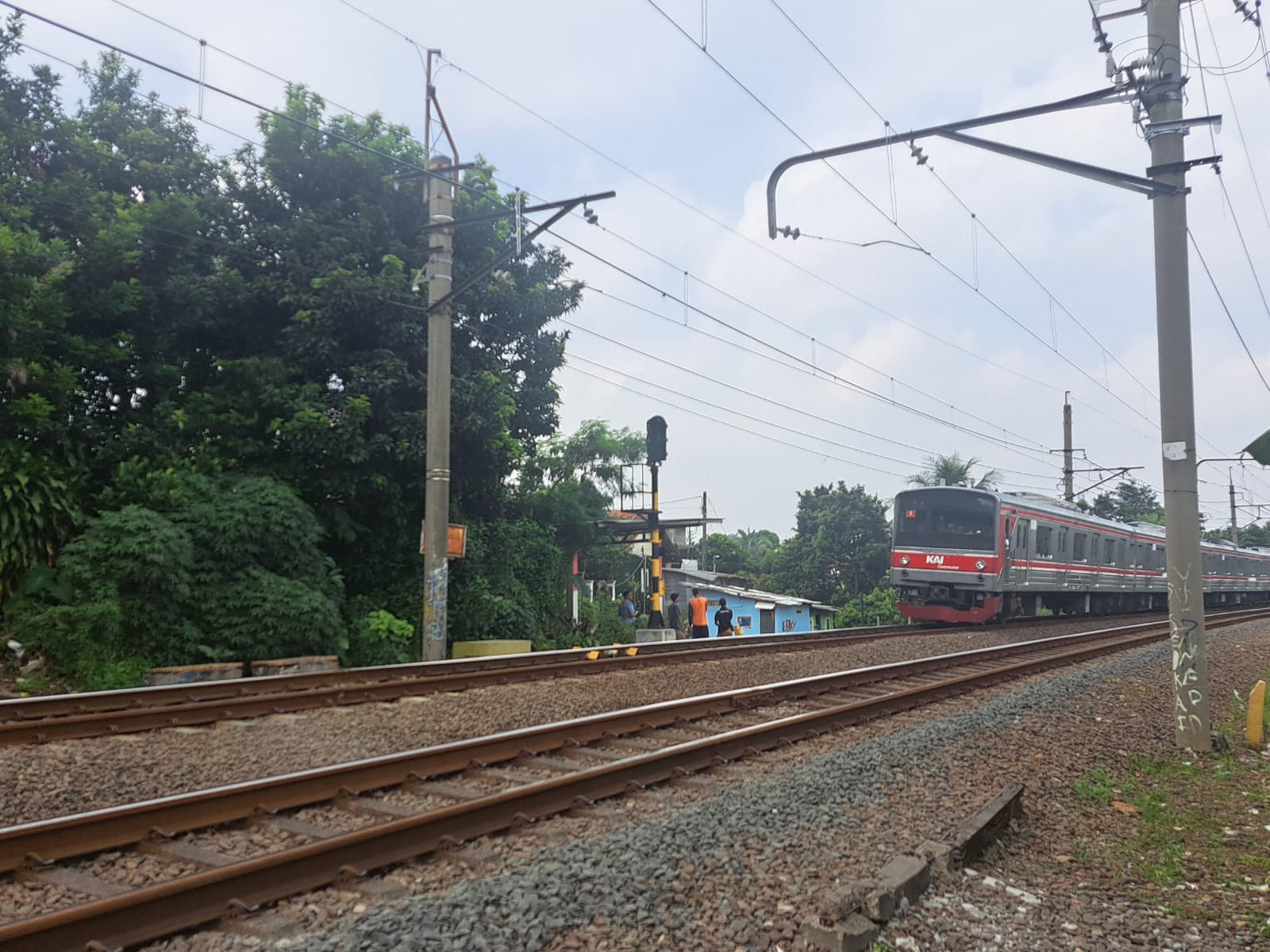 Lokasi seorang pemuda diduga tabrakan diri ke KRL di perlintasan kereta Kecamatan Bogor Tengah.