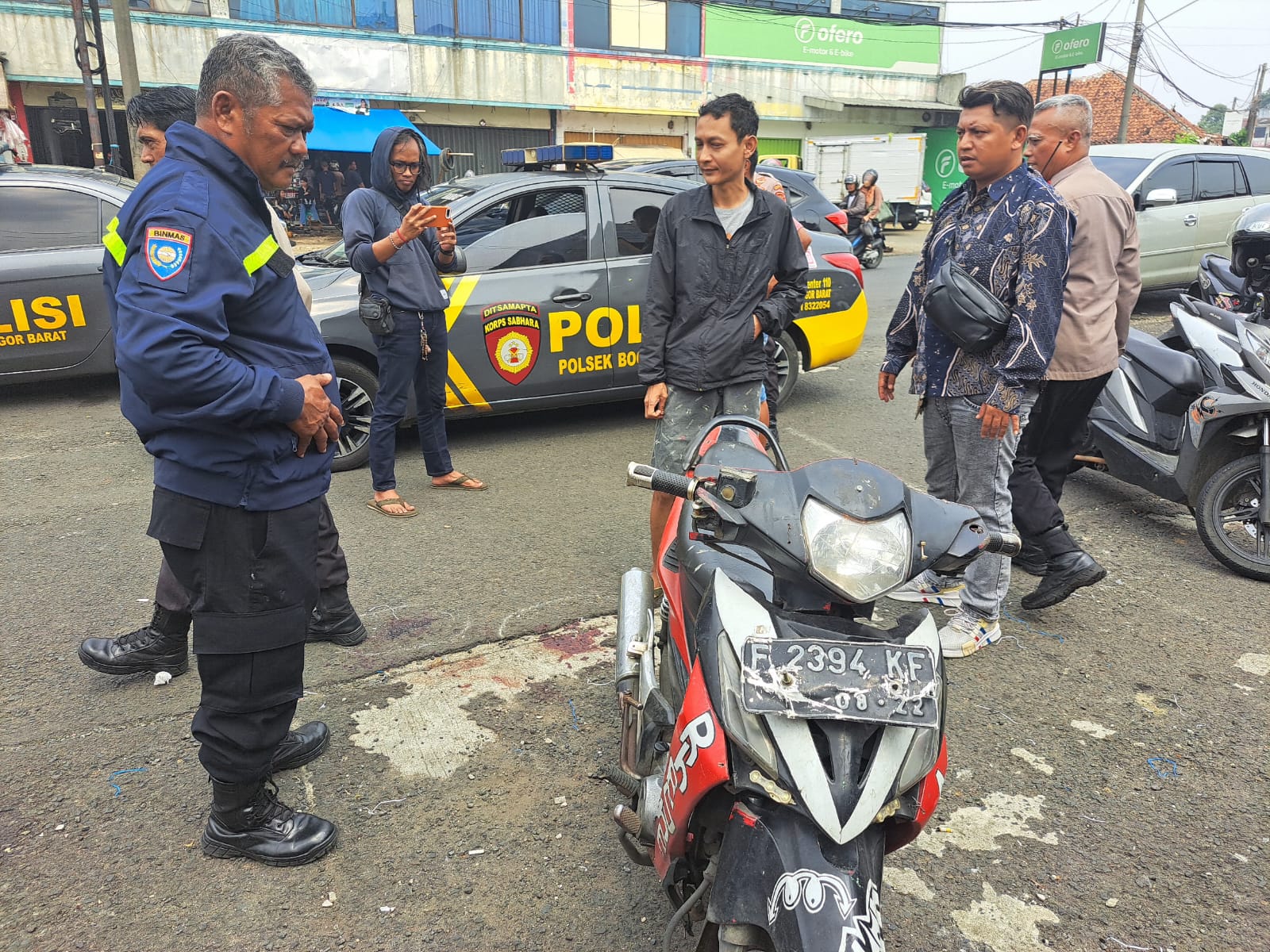 Olah TKP korban penganiayaan yang ditemukan di sekitaran BNR Tamansari.