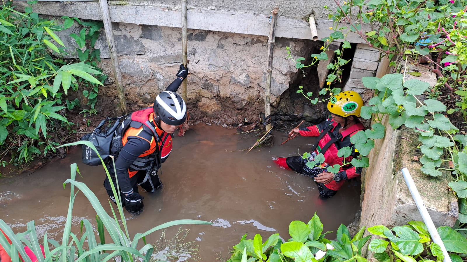 TKP penemuan mayat balita hilang sejak Sabtu, di Tajurhalang, Bogor.