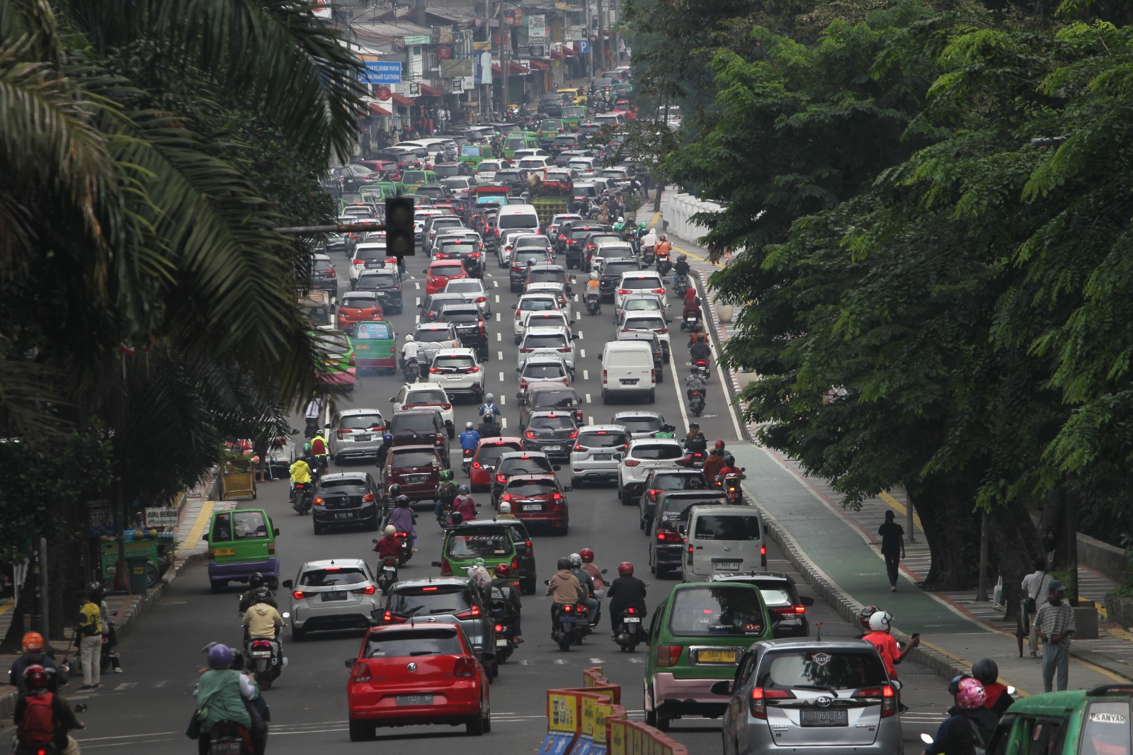 Terlihat kepadatan kendaraan  di Jalan Otista, kota  Bogor, Jawa Barat, Minggu  (26/5/2024).  foto sofyansyah radar bogor