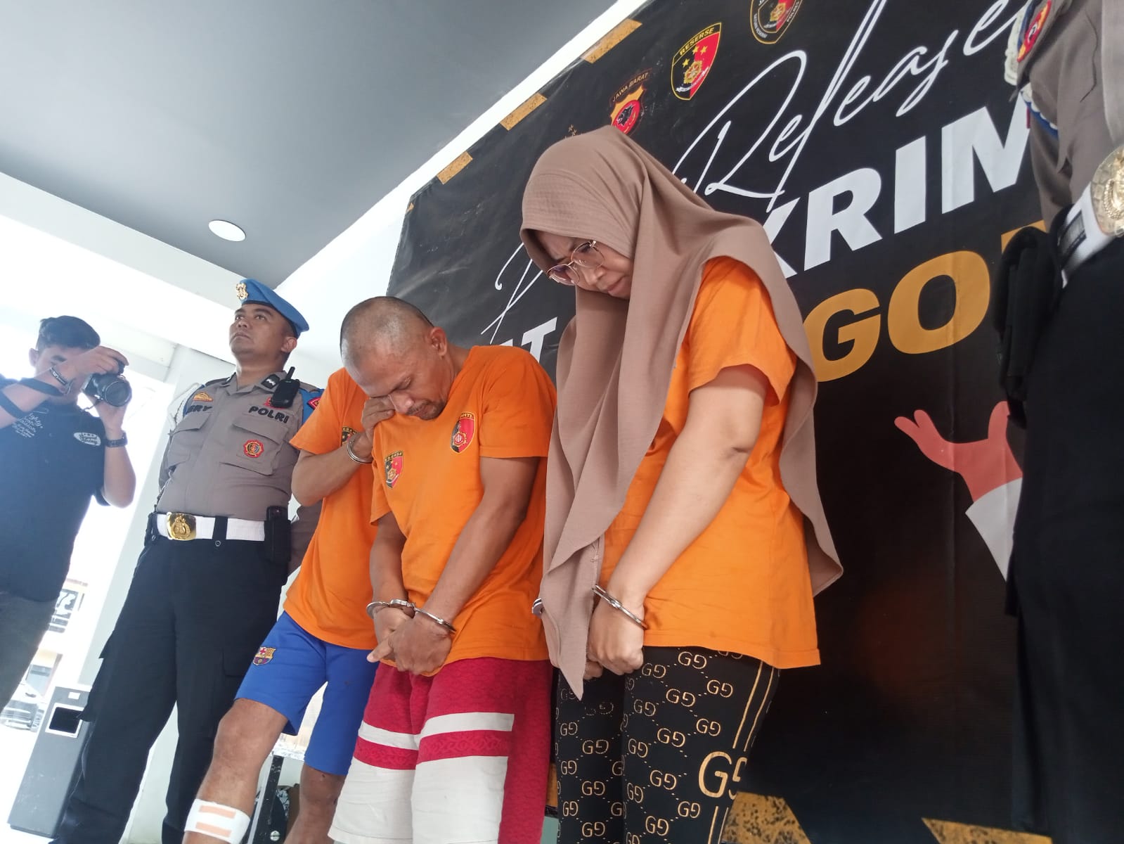 FS, janda asal Depok jadi salah satu kawanan sindikat bobol ATM di Gunung Putri, Kabupaten Bogor. Dia mengaku hanya sebagai pembantu.